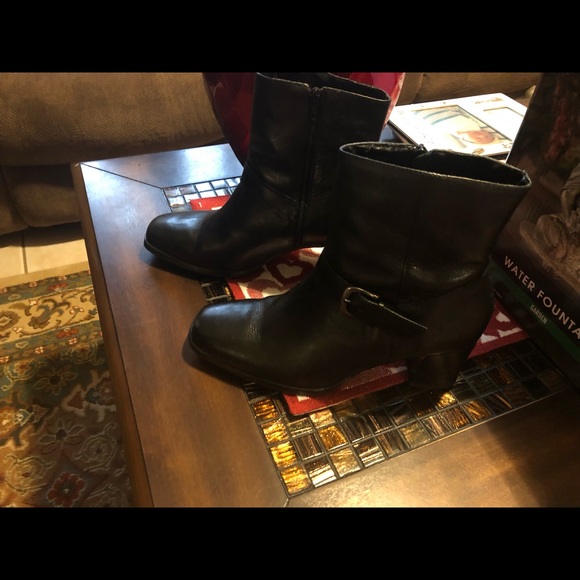 Boots and purses - Picture 6 of 8